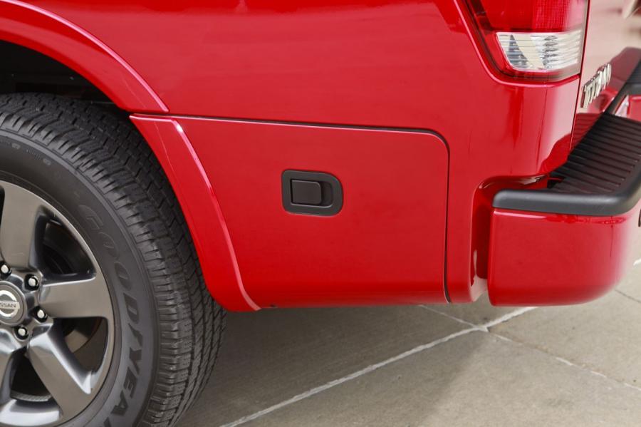  Nissan Titan Appearance Package 2012 года  (фото 18 из 20)
